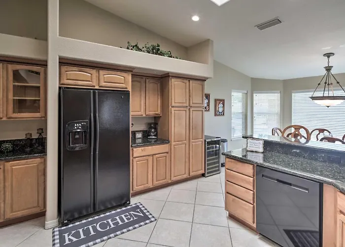 Putting And Bbq Modern Havasu Oasis! Holiday home